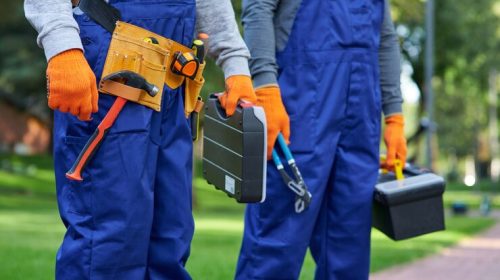 we-can-help-you-male-builder-wearing-tool-belt-carrying-toolbox-construction-site_386167-9615 we-can-help-you-male-builder-wearing-tool-belt-carrying-toolbox-construction-site_386167-9615